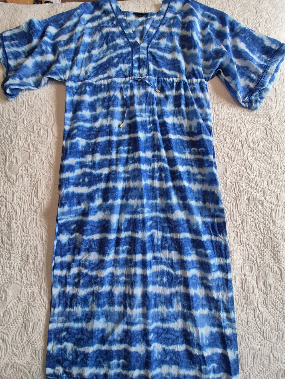 Lands' End M tie-dye kaftan beach maxi swim cover-up features a drawstring waist